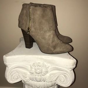 CUTEST fold over booties!